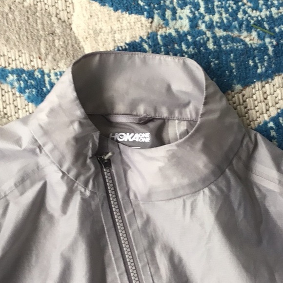 HOKA ONE ONE Performance Shield Running Jacket Color Lunar Rock Size Medium Wind - Picture 5 of 9